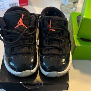 Jordan Kids Black and Orange Sneakers